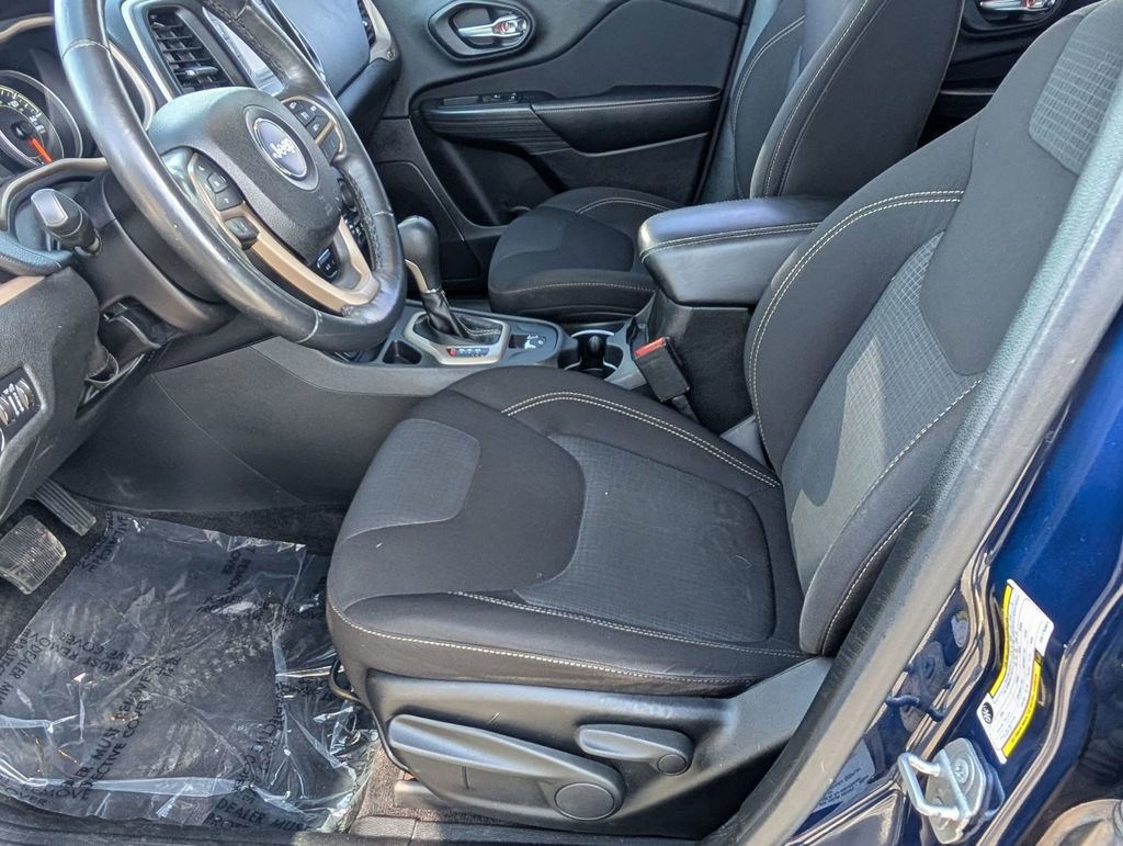 Used 2016 Jeep Cherokee Latitude w/ Cold Weather Group image 19