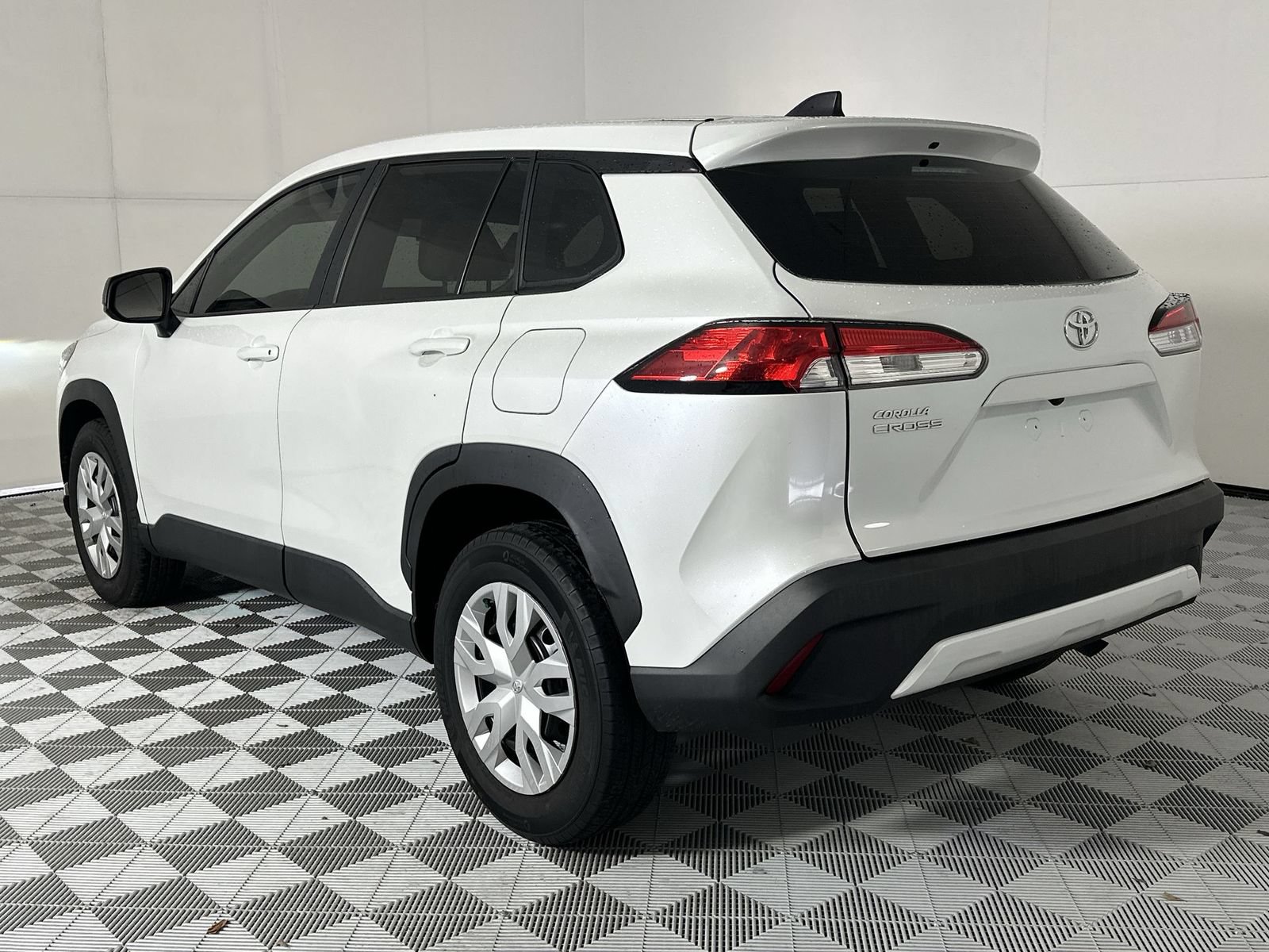 Used 2022 Toyota Corolla Cross L FWD image 6
