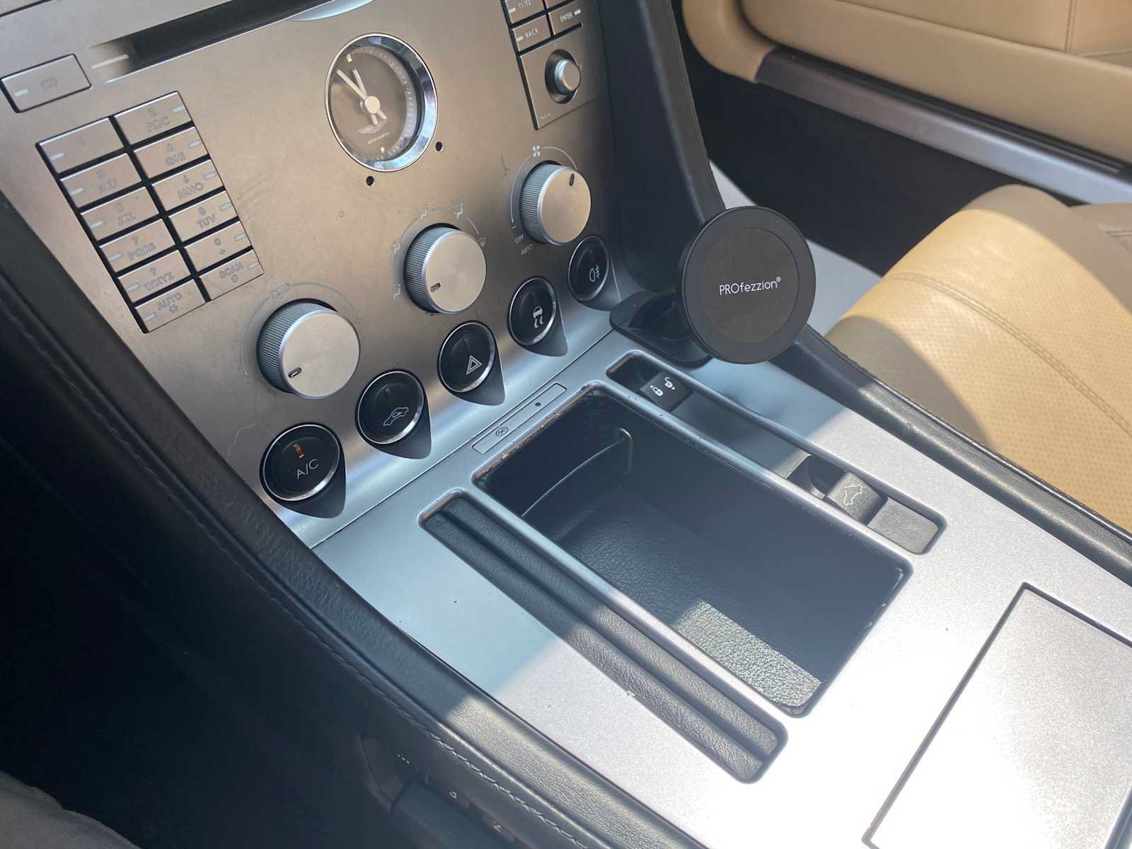 Used 2007 Aston Martin DB9 Volante RWD image 25