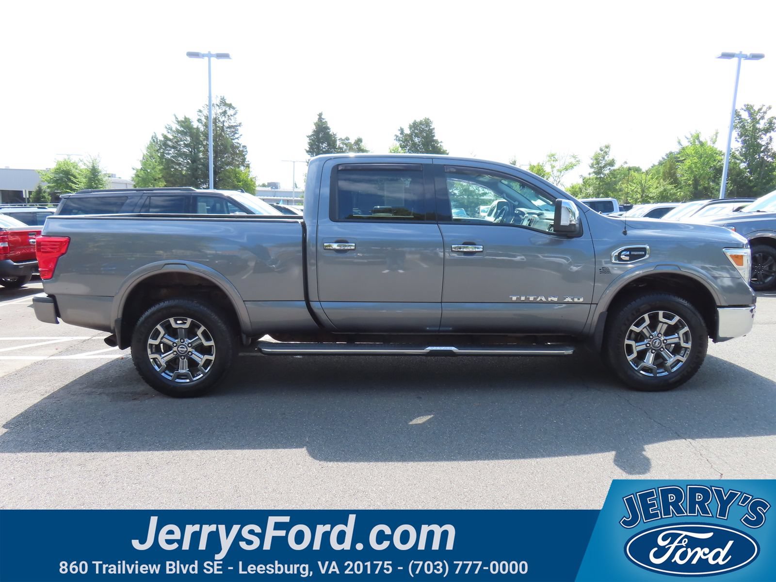 Used 2017 Nissan Titan SL w/ Chrome Package AWD/4WD image 4