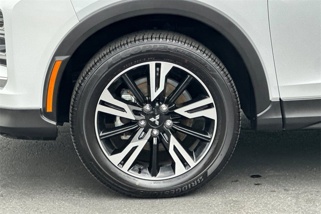 Used 2025 Mitsubishi Eclipse Cross SE image 31