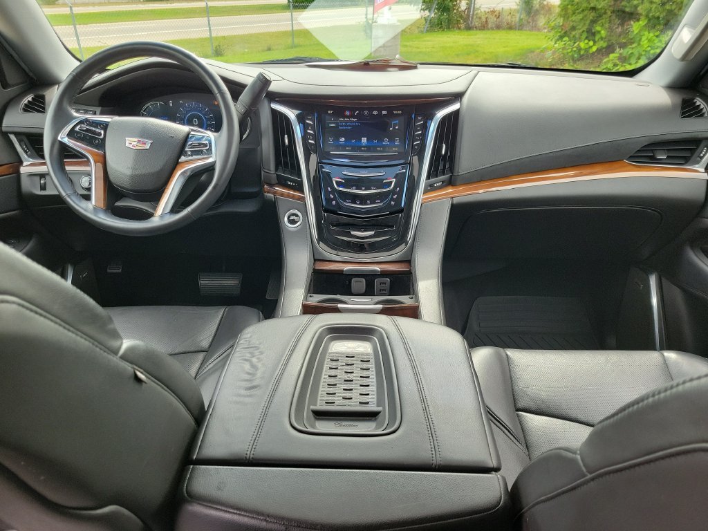 Used 2017 Cadillac Escalade Luxury AWD/4WD image 13