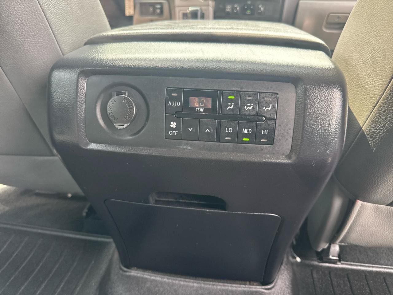 Used 2015 Toyota Sequoia SR5 w/ Premium Package AWD/4WD image 24