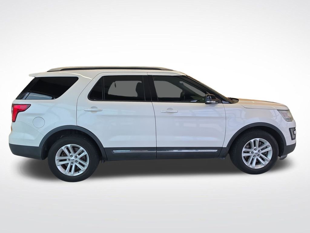 Used 2017 Ford Explorer XLT w/ Equipment Group 202A FWD image 8