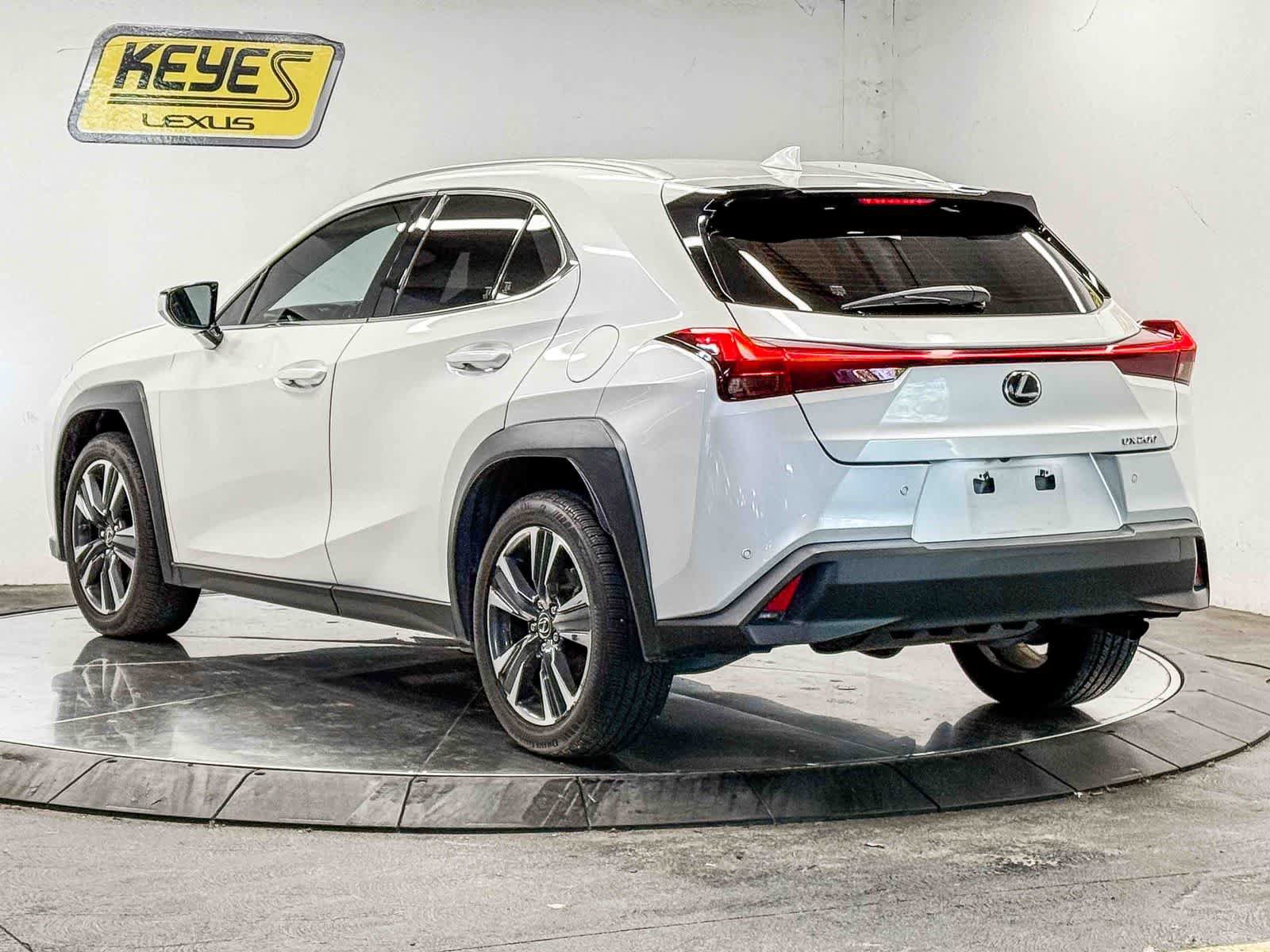 Used 2022 Lexus UX 200 w/ Accessory Package (Z2) FWD image 2