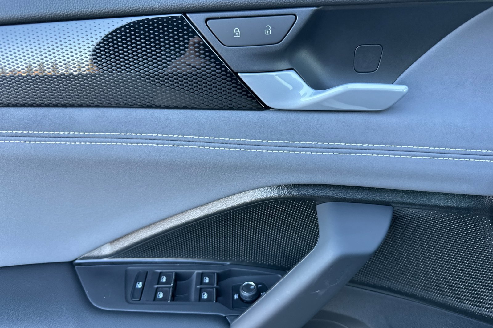 New 2026 Volkswagen Tiguan SE image 11