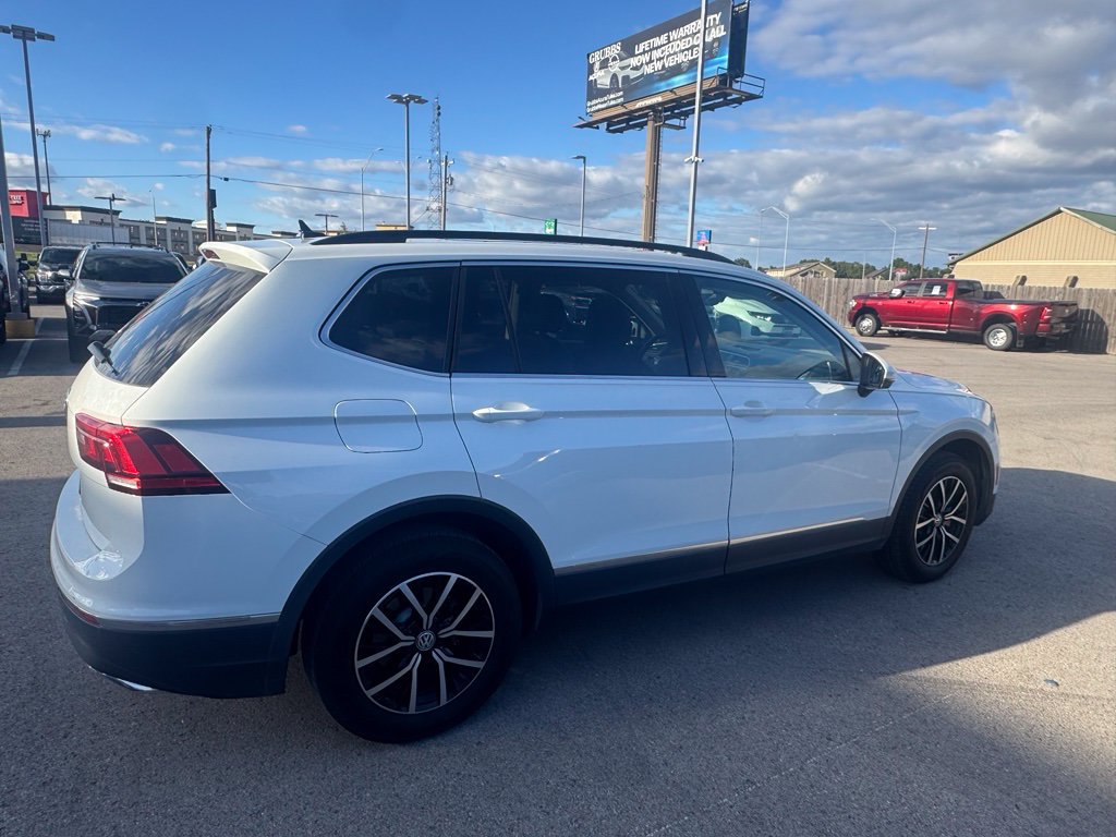 Used 2021 Volkswagen Tiguan SE w/ Panoramic Sunroof Package FWD image 6
