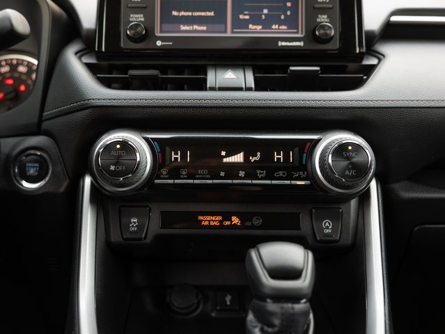 Used 2021 Toyota RAV4 XLE image 20