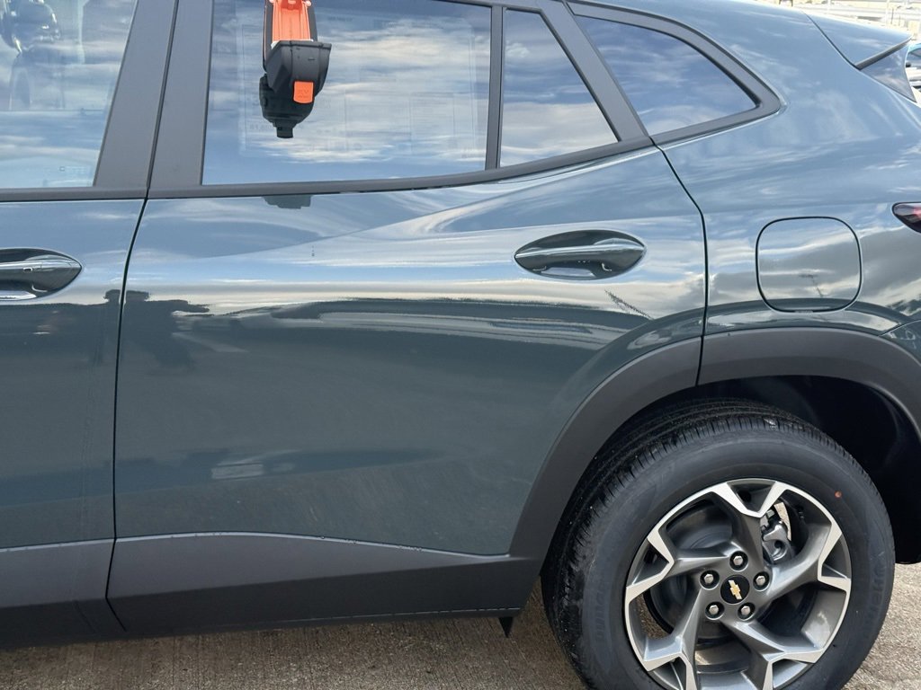 New 2026 Chevrolet Trax LT w/ Sunroof Package image 17