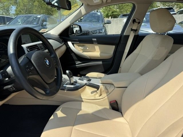 Used 2018 BMW 320i xDrive Sedan w/ Convenience Package AWD/4WD image 3