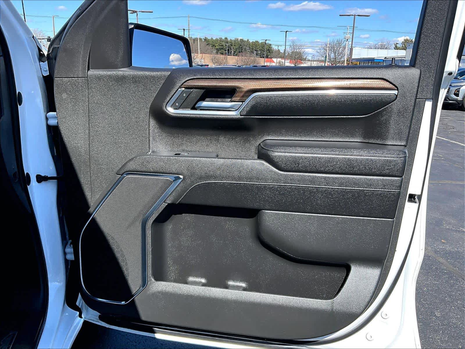 Used 2023 Chevrolet Silverado 1500 LT AWD/4WD image 12