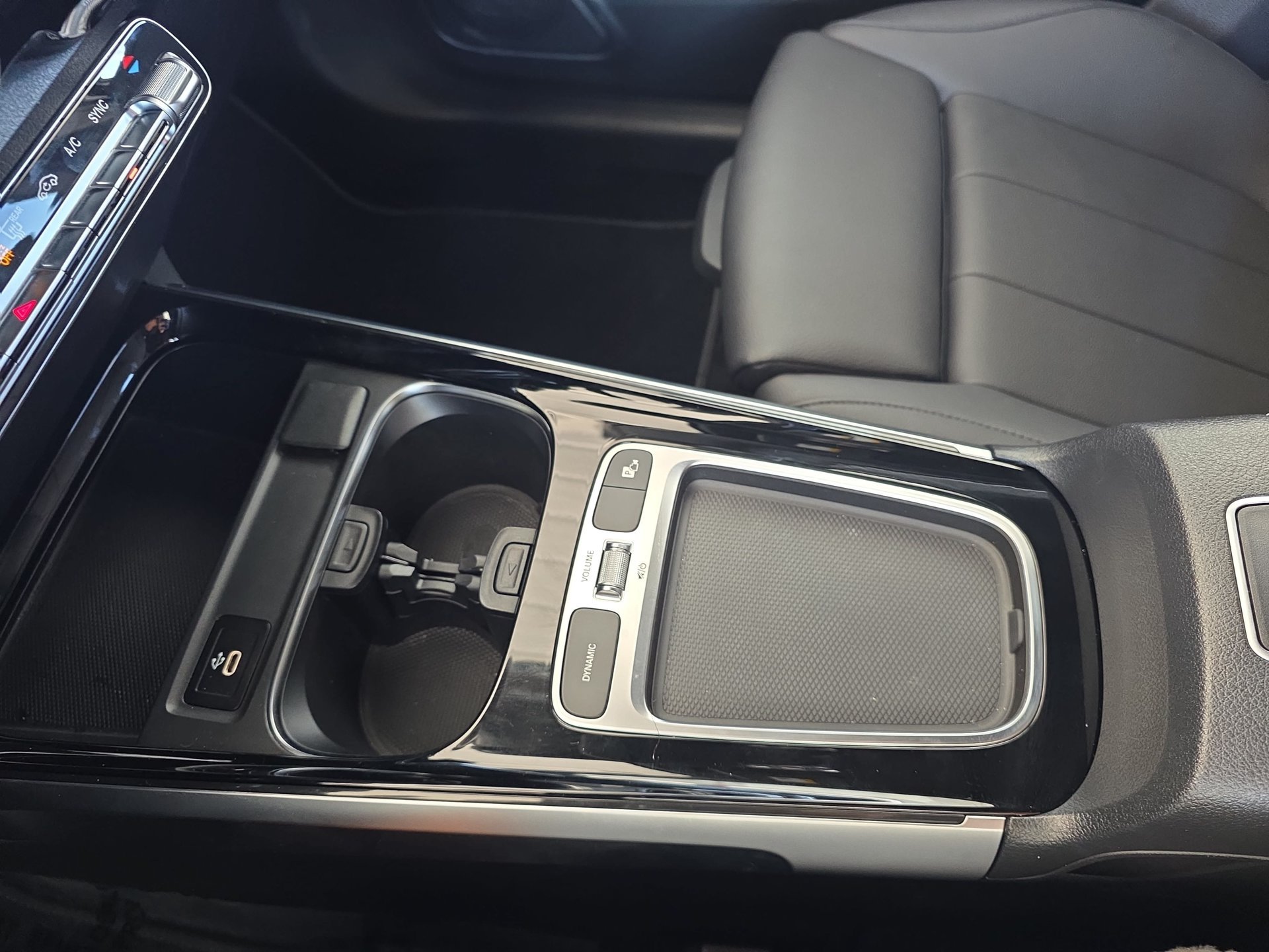 Certified 2025 Mercedes-Benz GLB 250 image 25