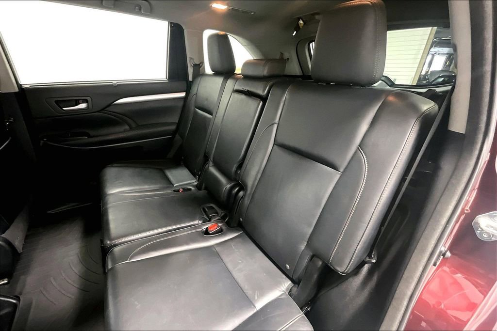 Used 2015 Toyota Highlander XLE image 36