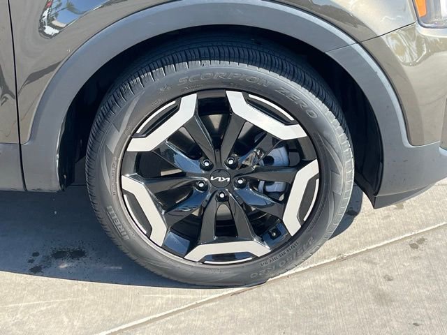 Used 2023 Kia Telluride EX w/ EX Captain's Chair Package image 8