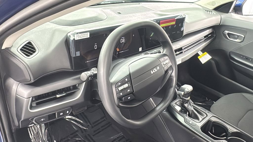 New 2025 Kia K4 LXS image 32