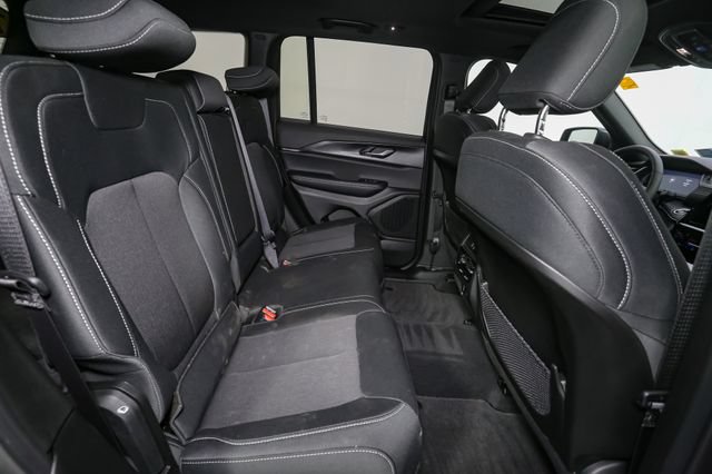 Used 2025 Jeep Grand Cherokee Laredo X w/ Luxury Tech Group I AWD/4WD image 21
