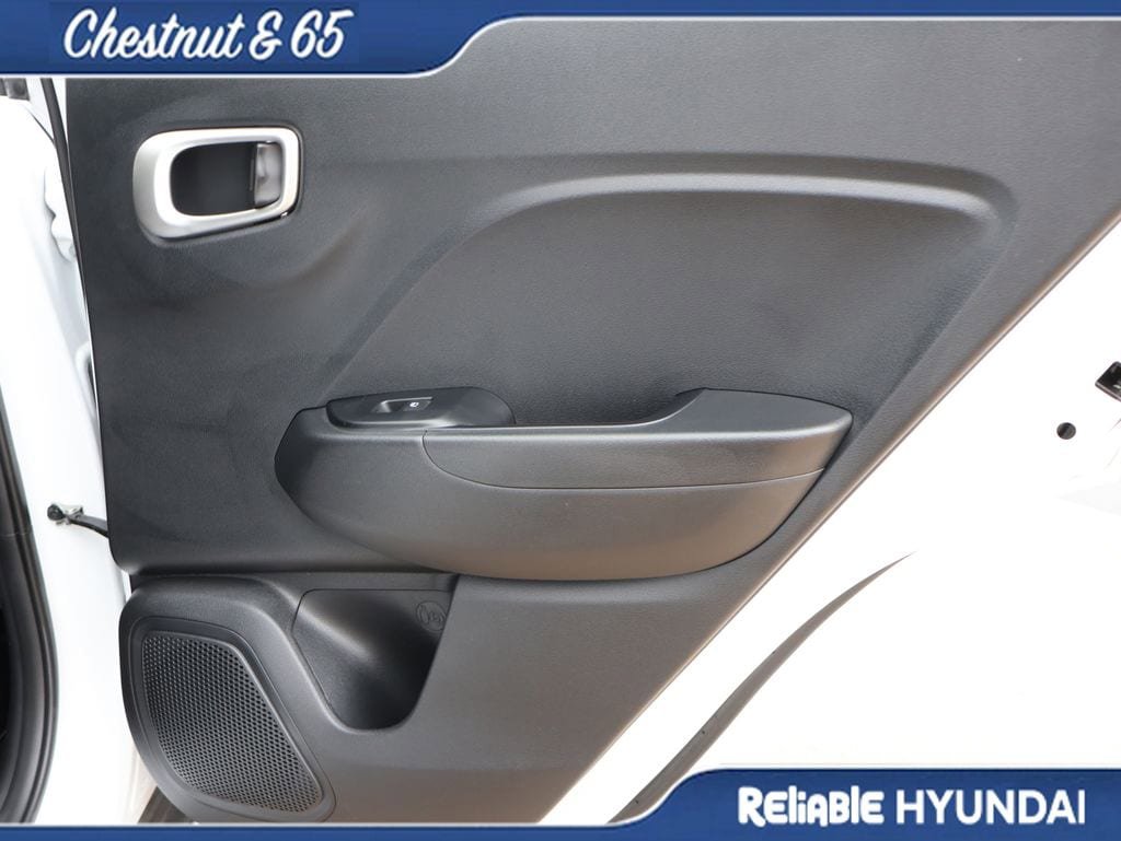 Used 2023 Hyundai Venue SEL FWD image 12