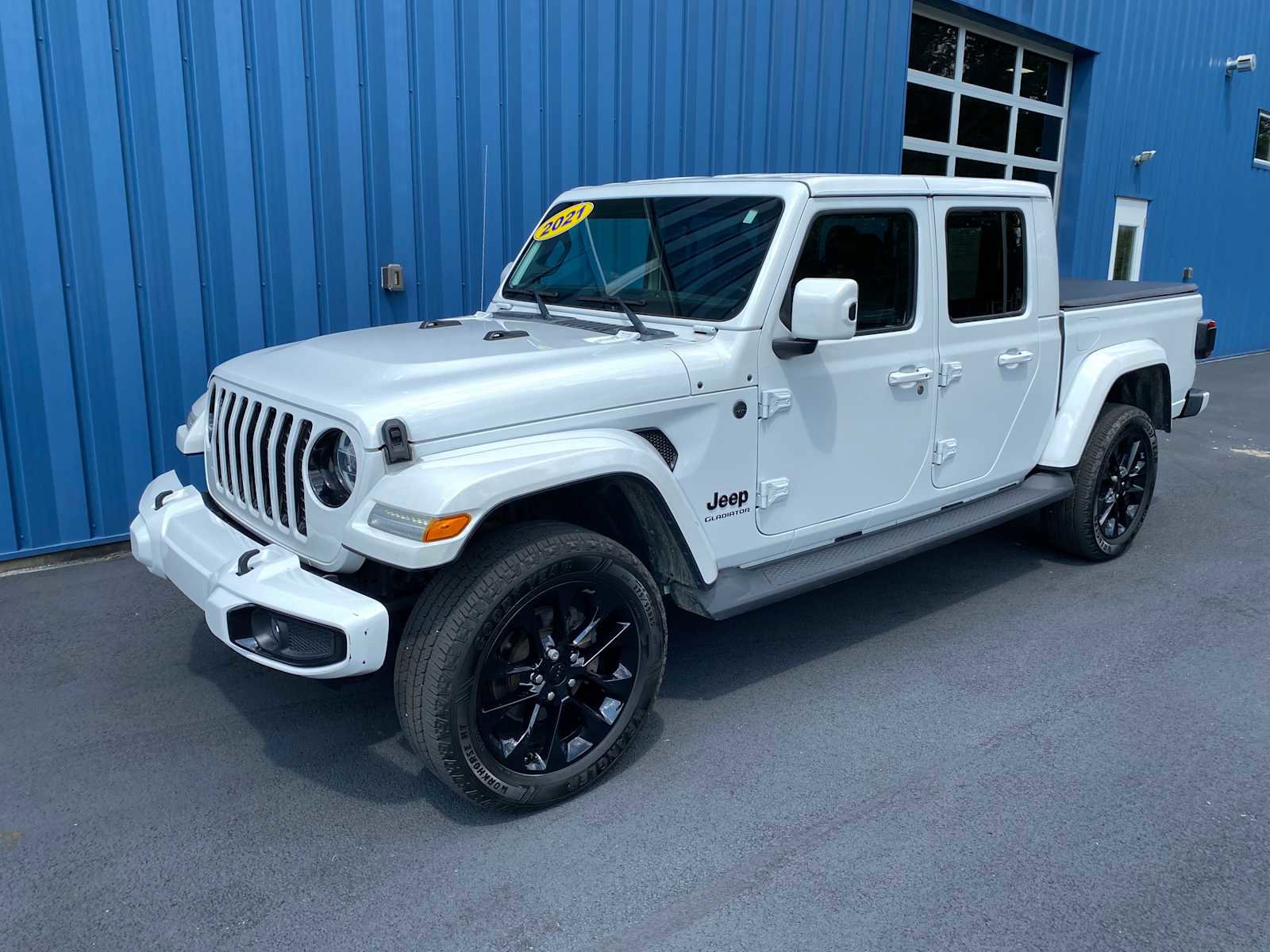 Used 2021 Jeep Gladiator Overland image 2