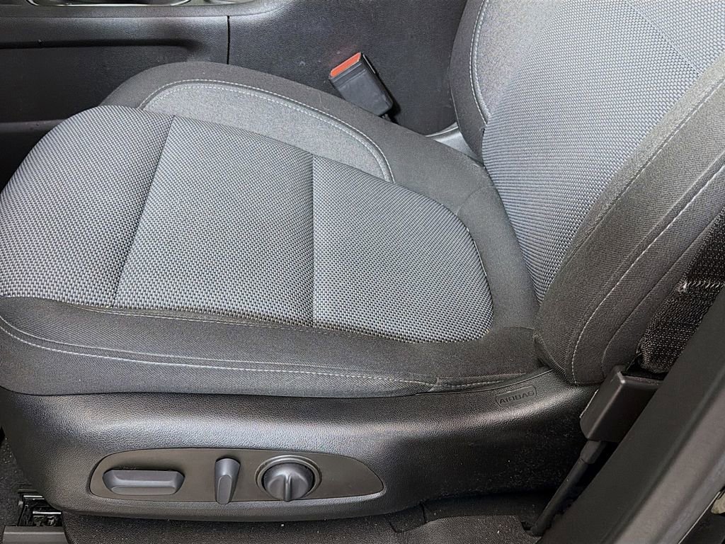 Used 2022 Chevrolet Traverse LT image 20