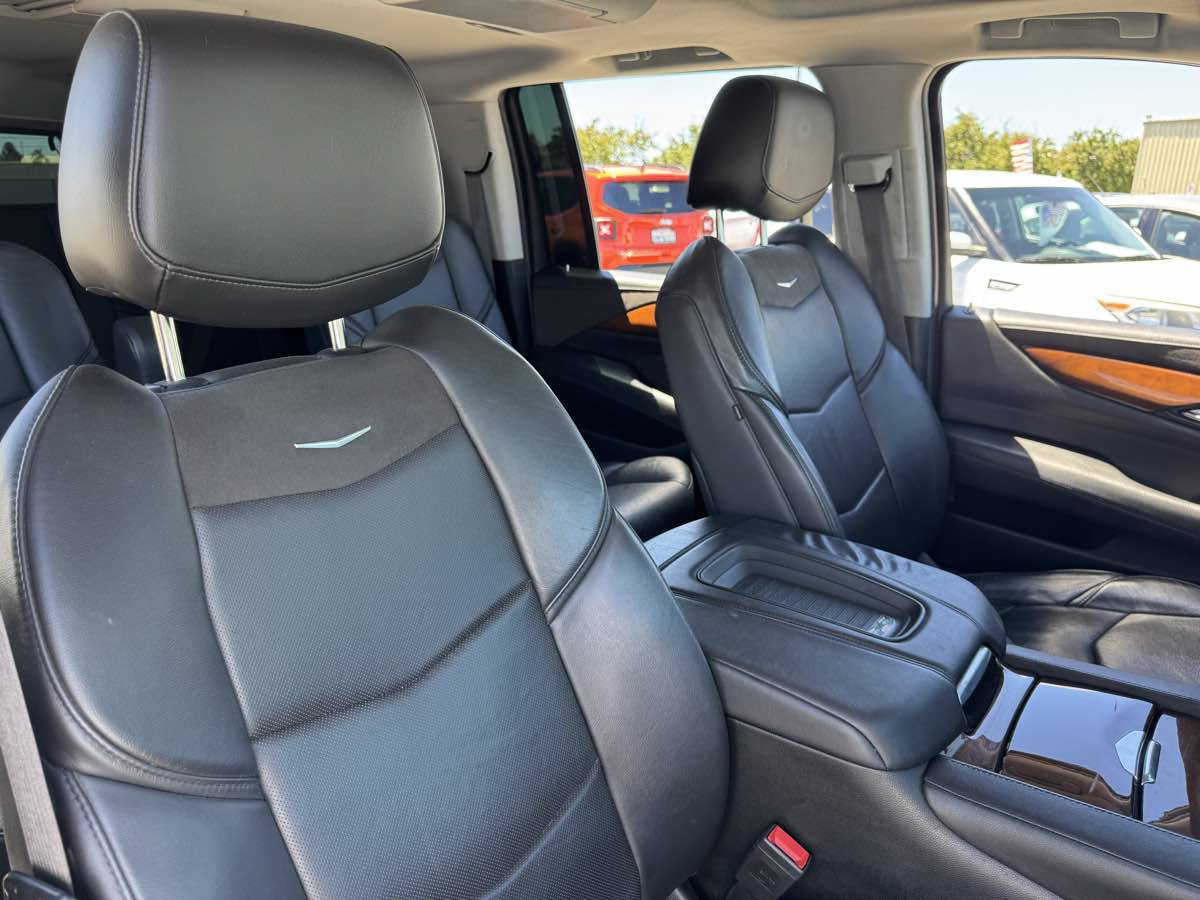 Used 2018 Cadillac Escalade ESV Premium Luxury AWD/4WD image 15