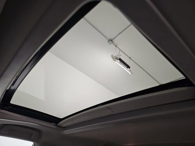 Used 2019 Toyota Sienna XLE w/ XLE Navigation Package image 28