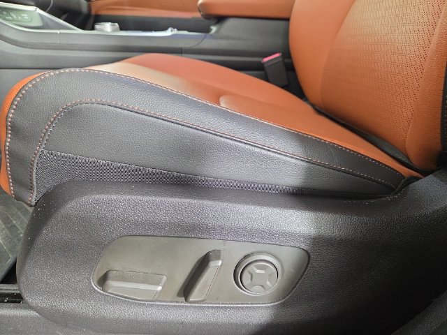 Certified 2025 Kia Carnival SX Prestige FWD image 30