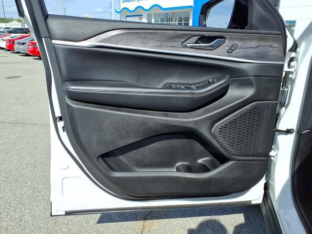Certified 2023 Jeep Grand Cherokee Limited w/ Luxury Tech Group II AWD/4WD image 18