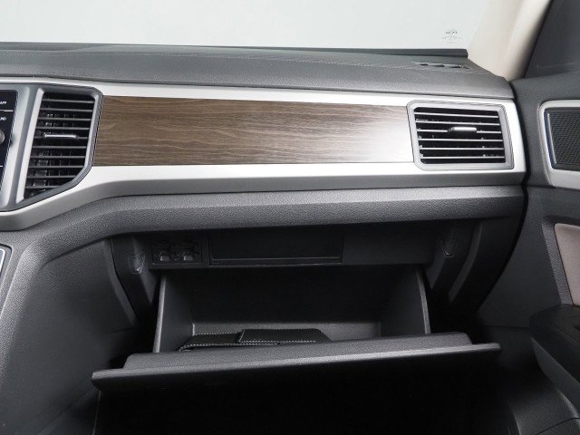 Used 2021 Volkswagen Atlas SE w/ Technology Package w/ Panoramic Sunroof Package image 34