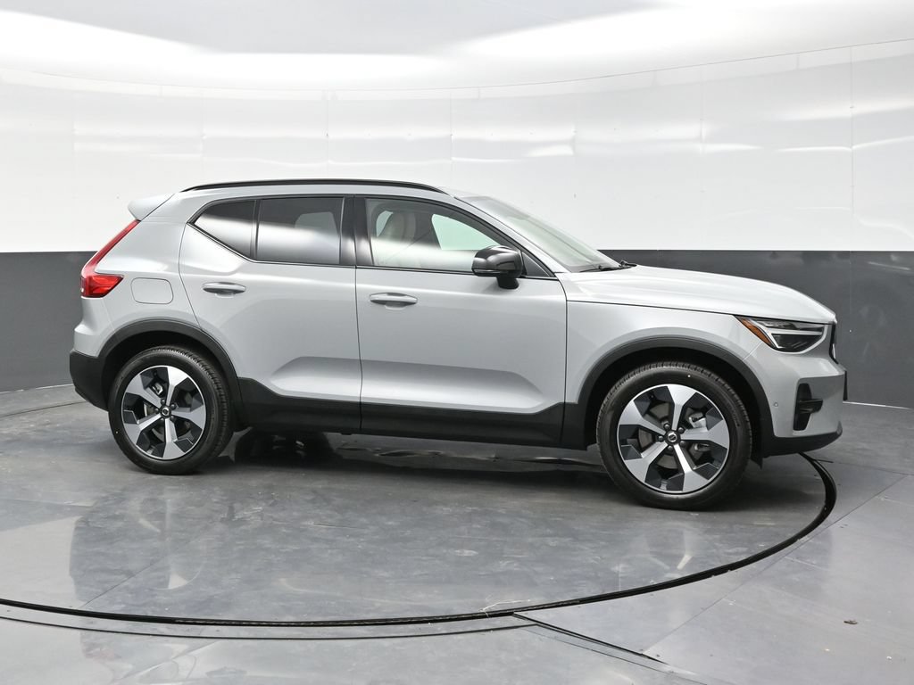 New 2026 Volvo XC40 B5 Plus w/ Protection Package Premier AWD/4WD image 8