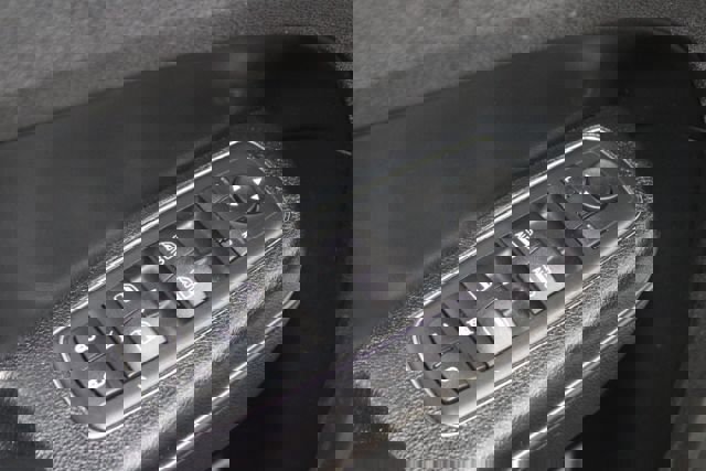 Used 2016 Chrysler 300 S image 9