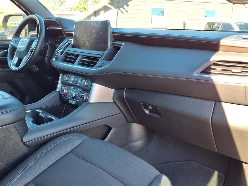 Used 2024 GMC Yukon XL SLE image 9