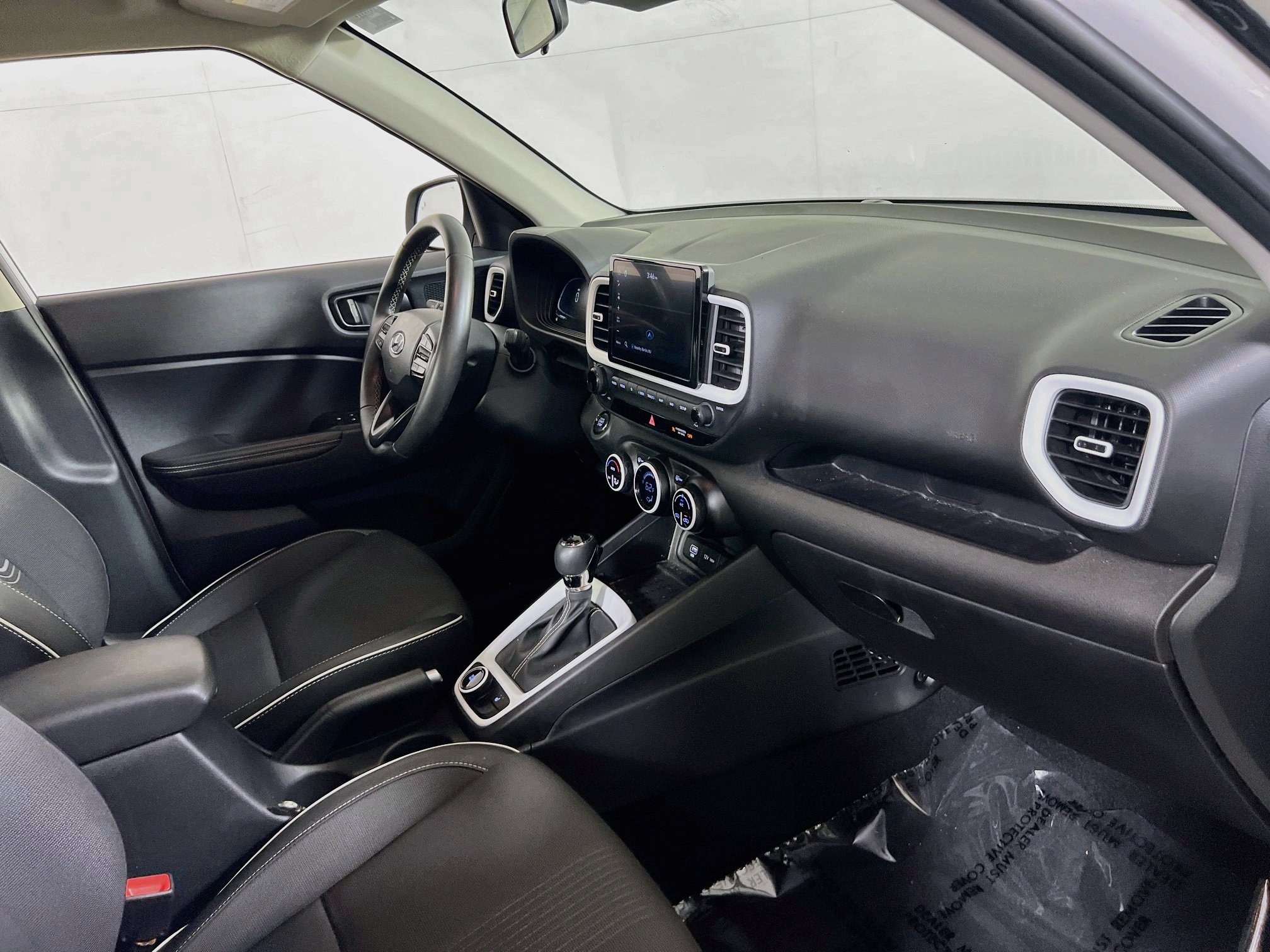 Used 2023 Hyundai Venue Limited FWD image 28