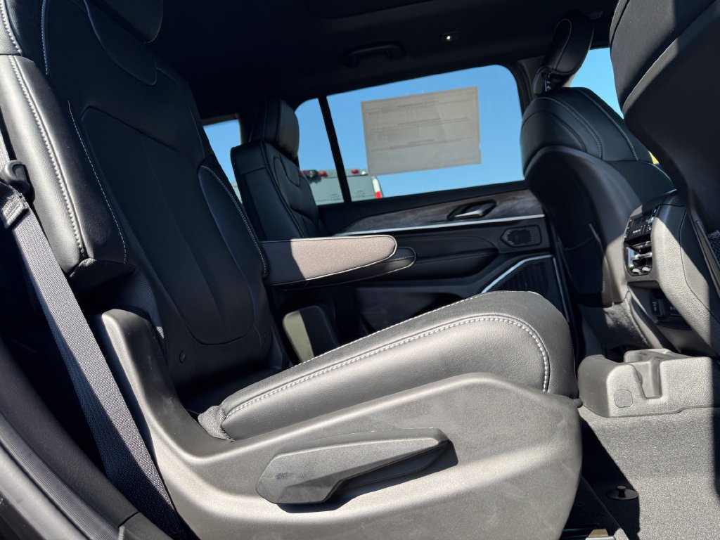New 2027 Jeep Grand Cherokee L Limited AWD/4WD image 12