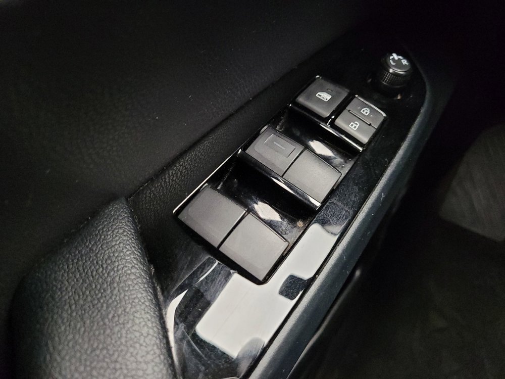 Used 2021 Toyota Prius Prime LE FWD image 27