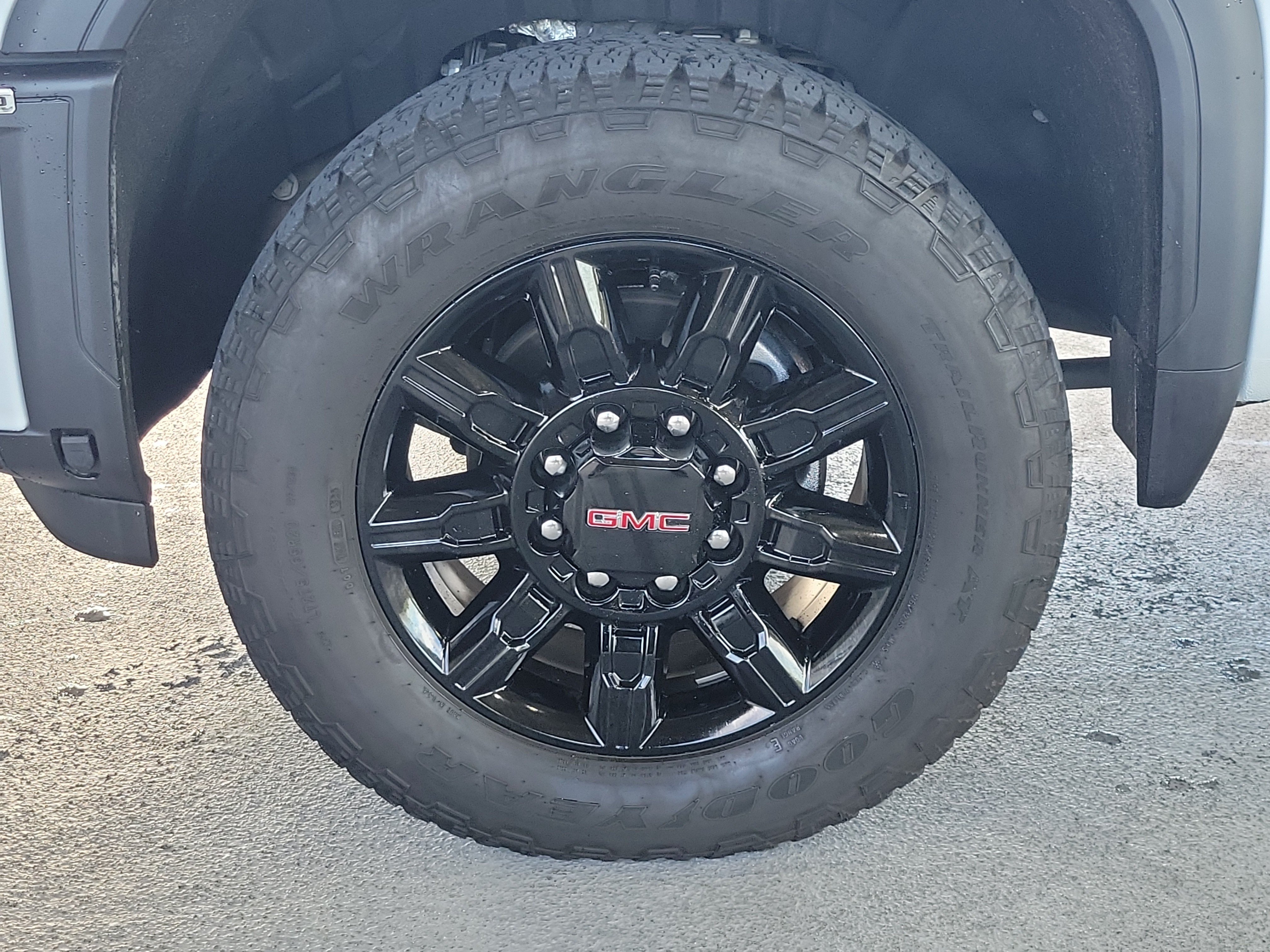 Used 2025 GMC Sierra 2500 AT4 AWD/4WD image 5