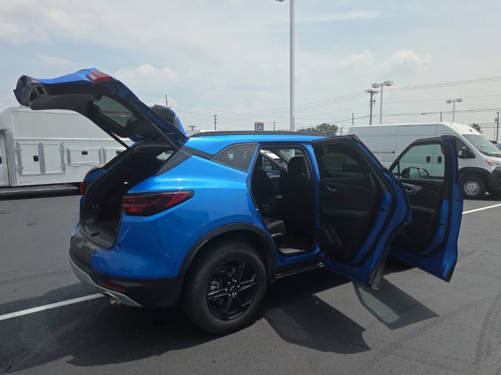 Used 2024 Chevrolet Blazer LT w/ Convenience Package FWD image 14