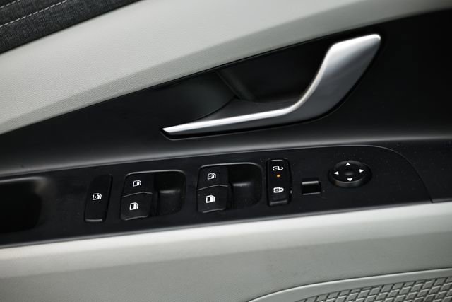 Certified 2025 Hyundai Elantra Limited image 16