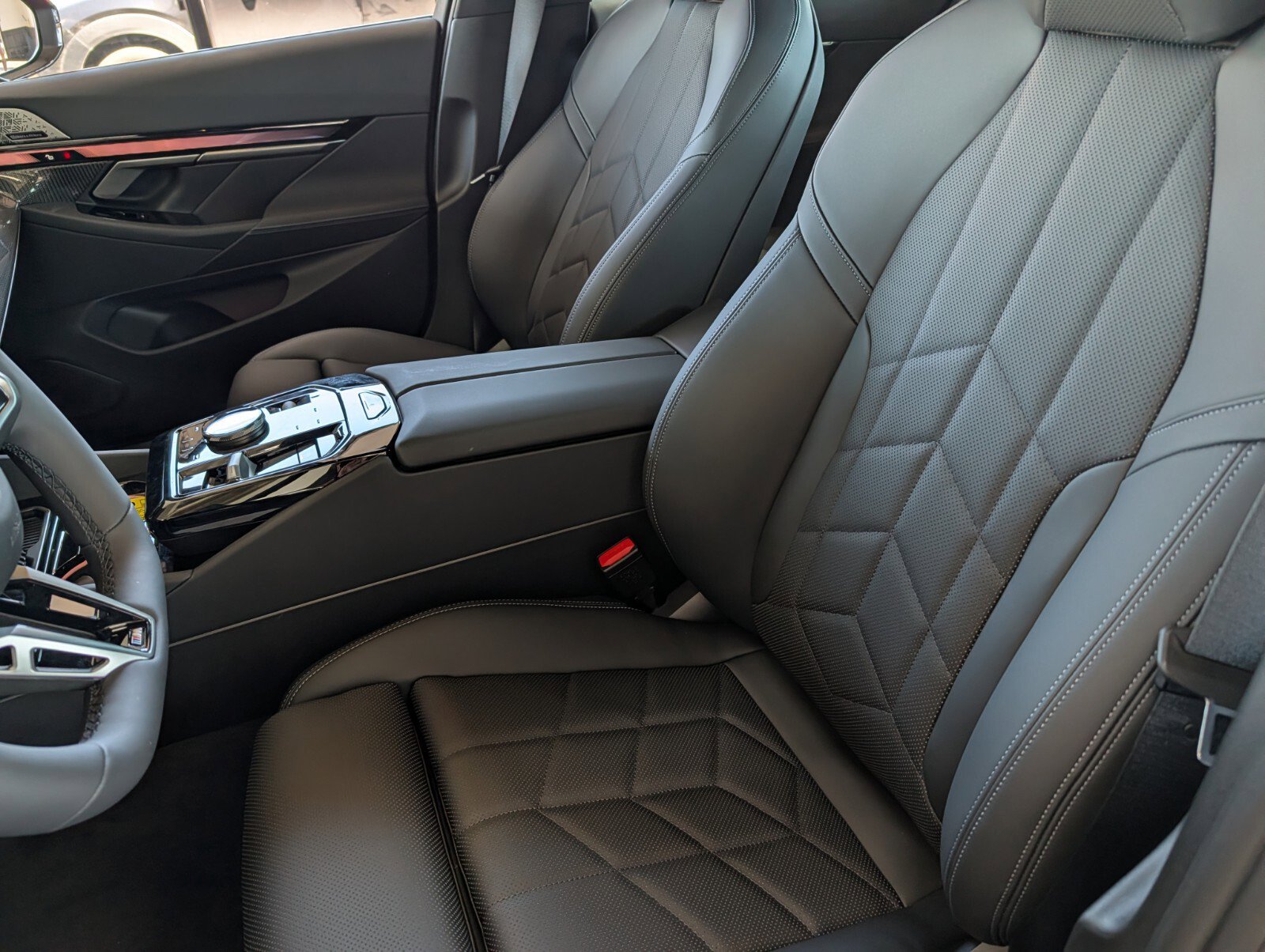 New 2027 BMW 550e xDrive AWD/4WD image 10
