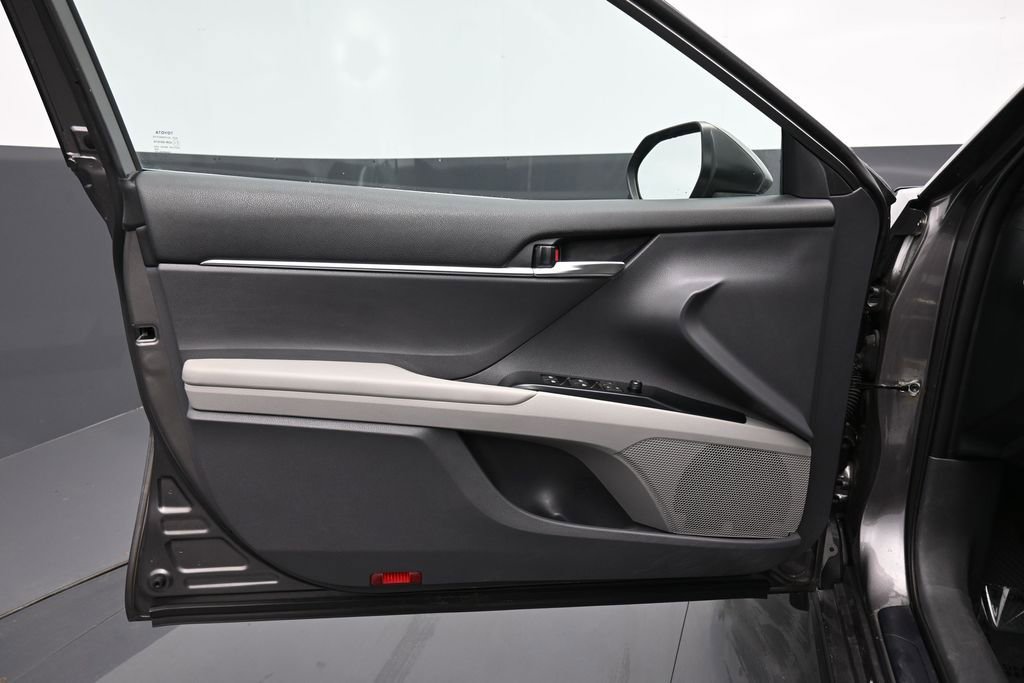 Used 2020 Toyota Camry SE FWD image 30