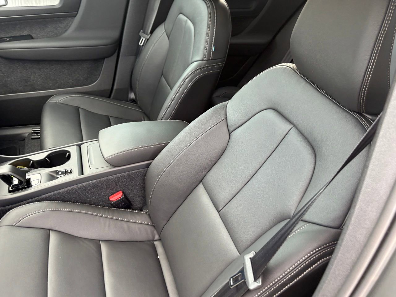 New 2026 Volvo XC40 B5 Core w/ Climate Package image 19