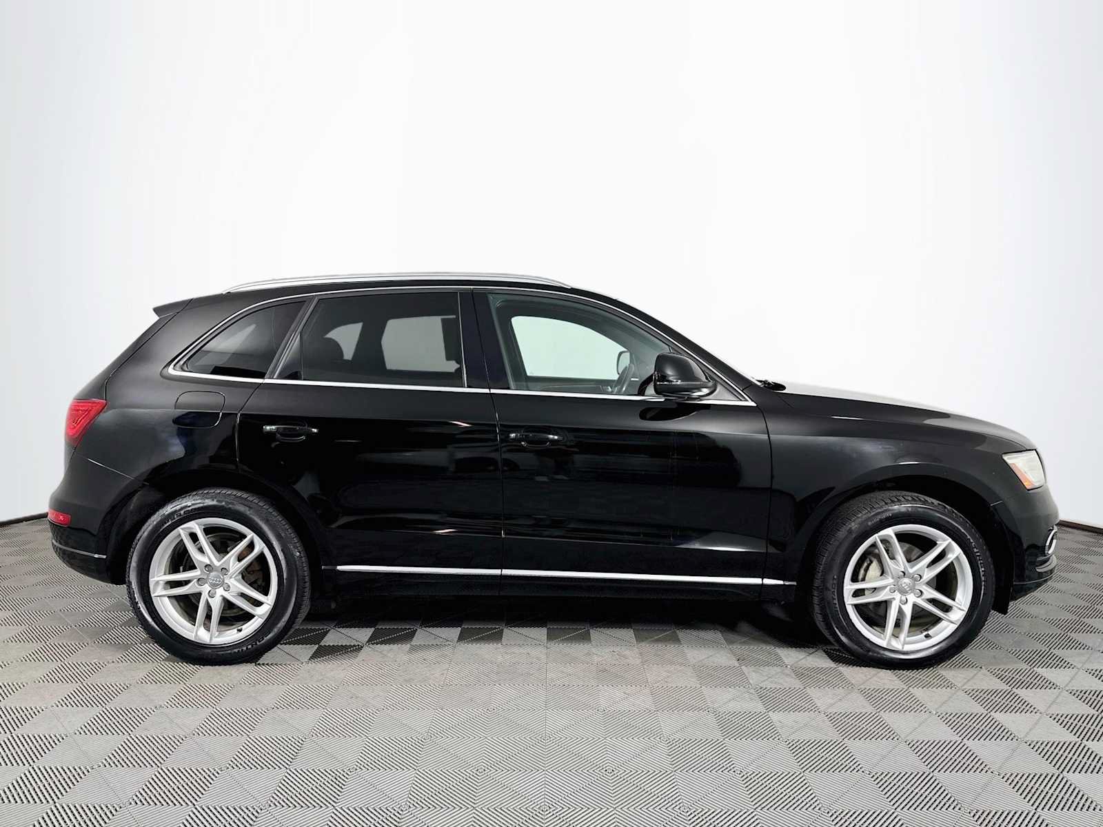 Used 2014 Audi Q5 2.0T Premium Plus w/ Premium Plus Package AWD/4WD image 4