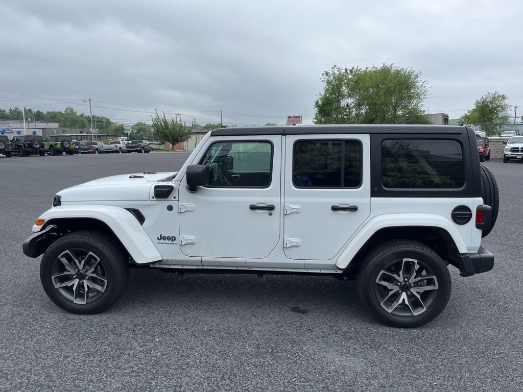 Used 2024 Jeep Wrangler Unlimited w/ Convenience Group AWD/4WD image 6