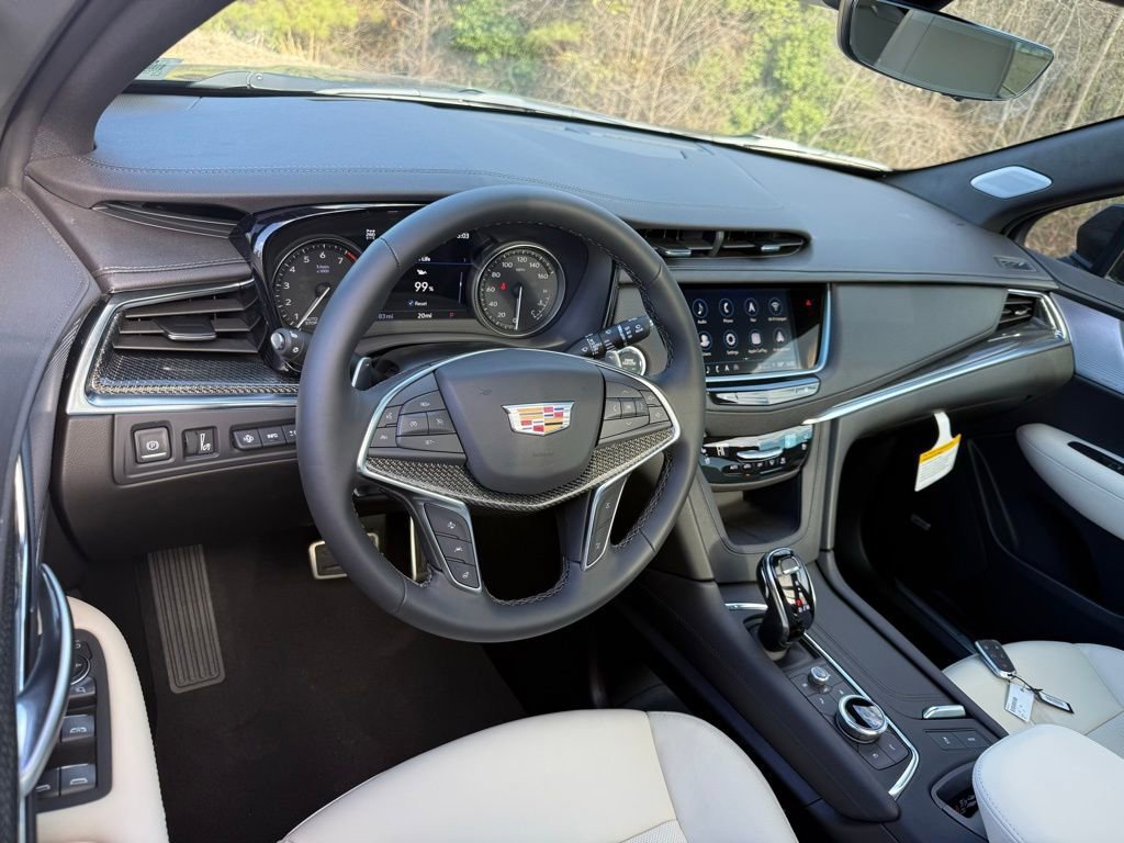 New 2026 Cadillac XT5 Sportv w/ LPO, Onyx Lite Package AWD/4WD image 3