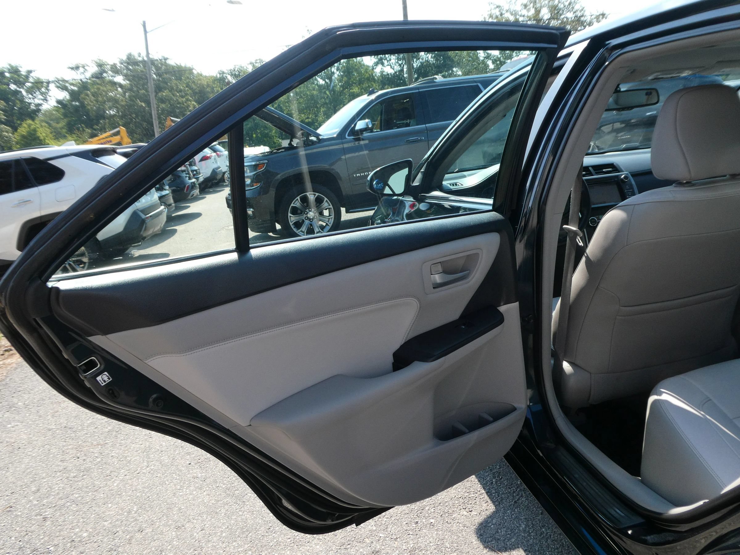 Used 2015 Toyota Camry XLE FWD image 30
