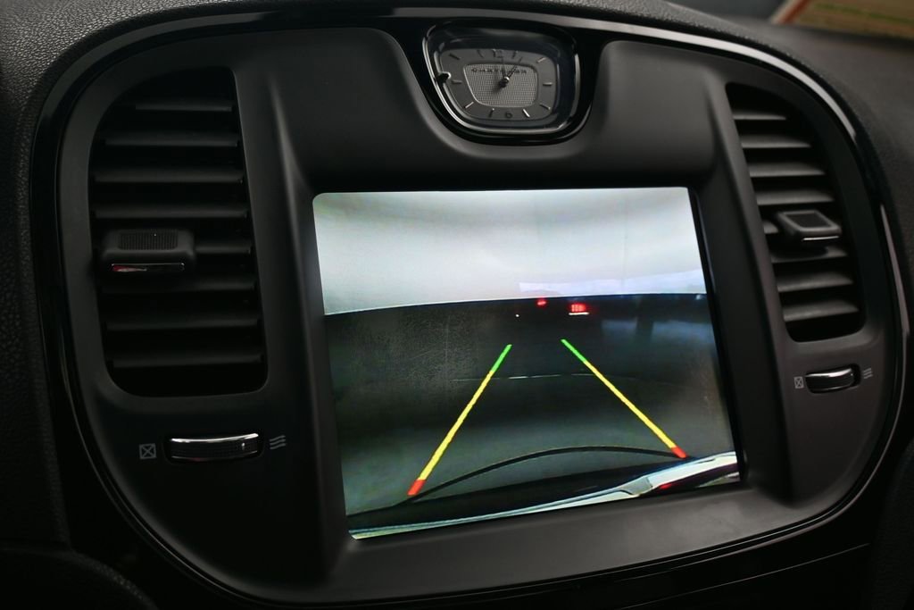 Used 2018 Chrysler 300 S w/ 300S Premium Group RWD image 19