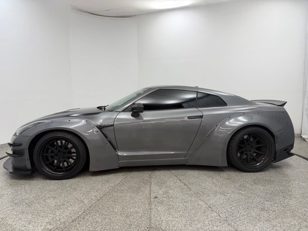 Used 2015 Nissan GT-R Black Edition AWD/4WD image 6