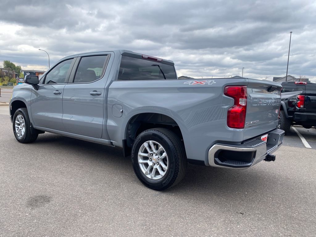 Used 2024 Chevrolet Silverado 1500 LT AWD/4WD image 3