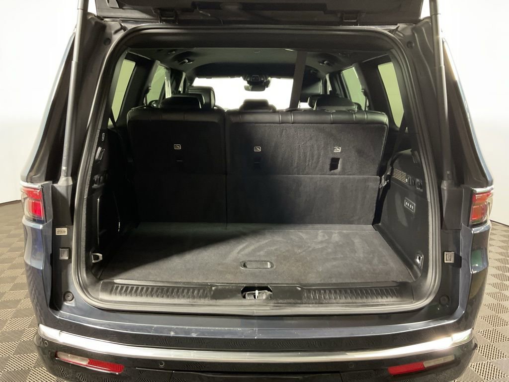 Used 2023 Jeep Wagoneer Series III w/ Preferred Equipment Group image 17