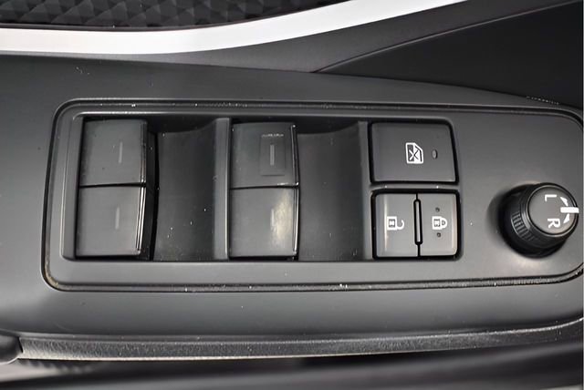 Used 2020 Toyota C-HR LE image 21