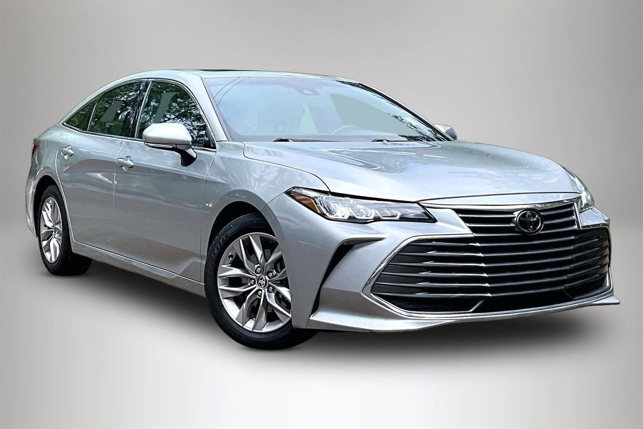 Used 2021 Toyota Avalon XLE w/ Moonroof Package FWD image 2